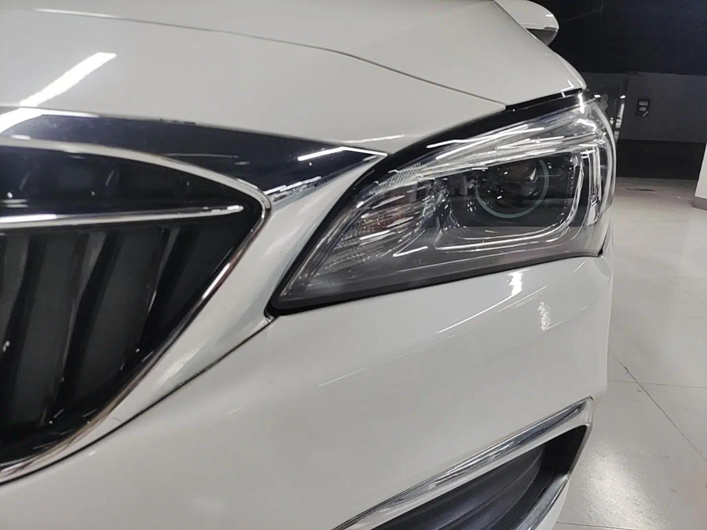 Buick Verano 2019 Sedan 20T Dual-Clutch Leading Model — миниатюра 8