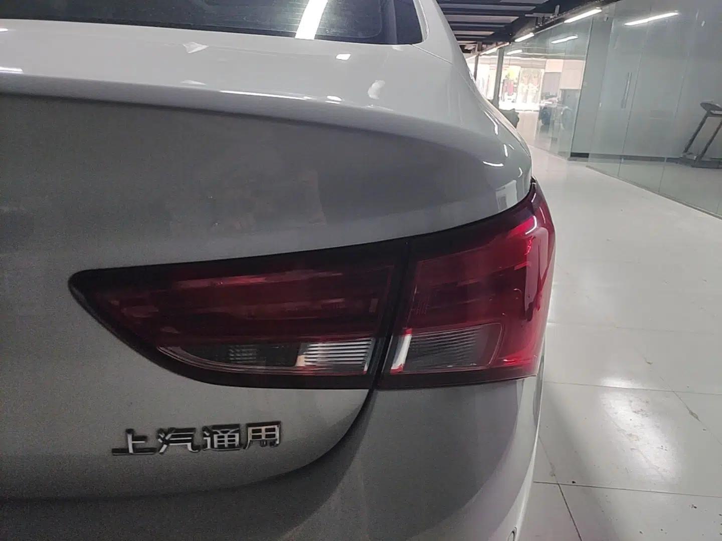 Buick Verano 2019 Sedan 20T Dual-Clutch Leading Model — миниатюра 9