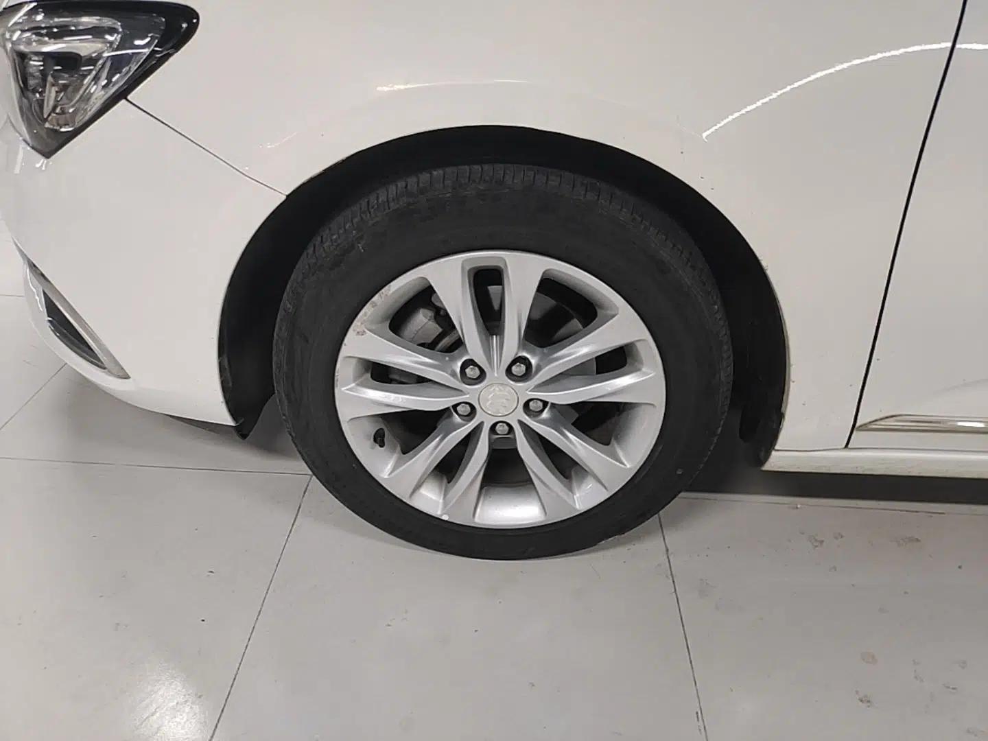 Buick Verano 2019 Sedan 20T Dual-Clutch Leading Model — миниатюра 10