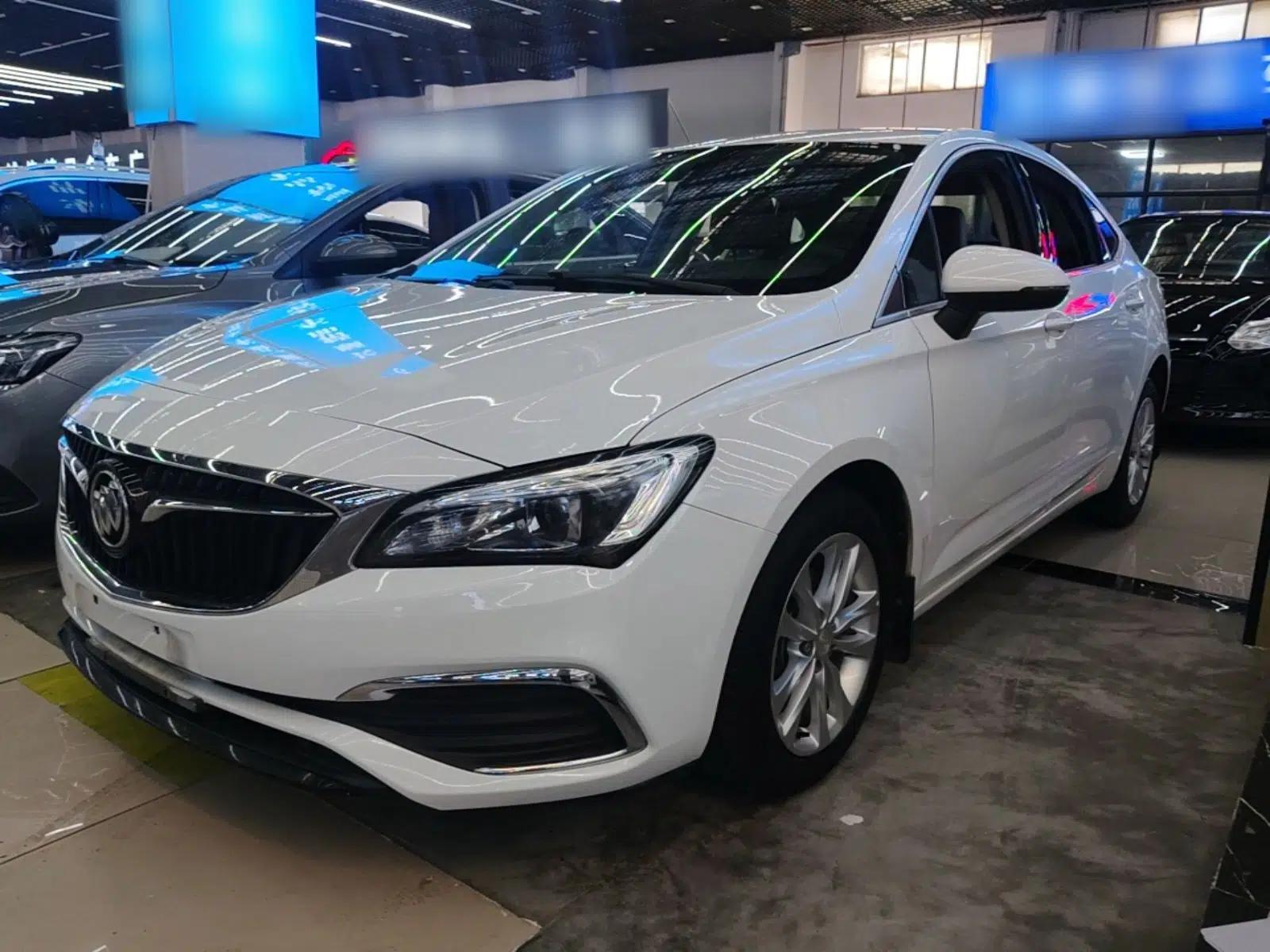 Buick Verano 2018 Sedan 20T Dual-Clutch Elite Model — миниатюра 1