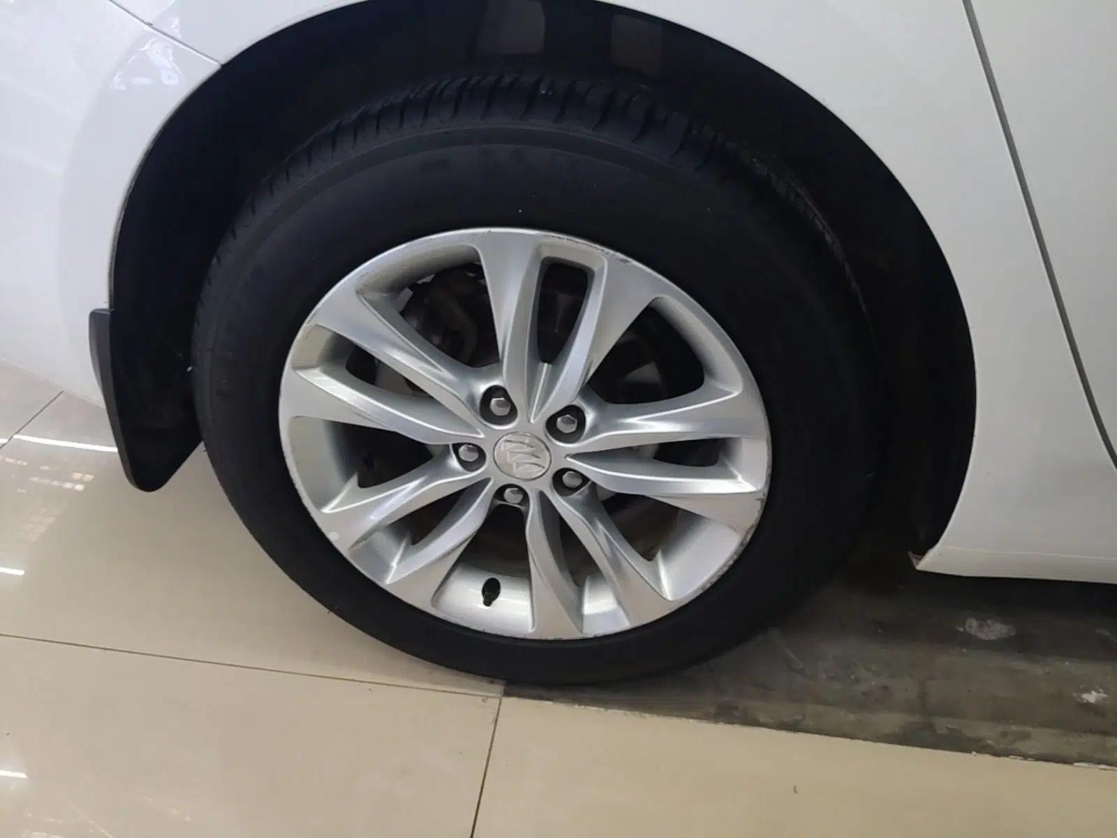 Buick Verano 2018 Sedan 20T Dual-Clutch Elite Model — миниатюра 16