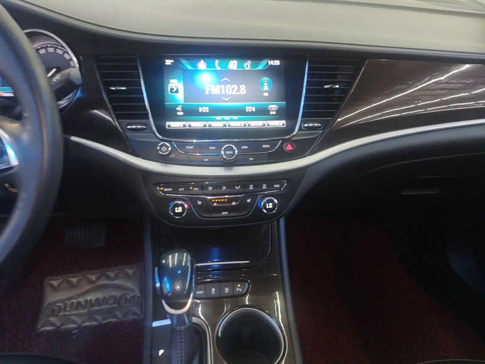 Buick Verano 2018 Sedan 20T Dual-Clutch Elite Model — миниатюра 20