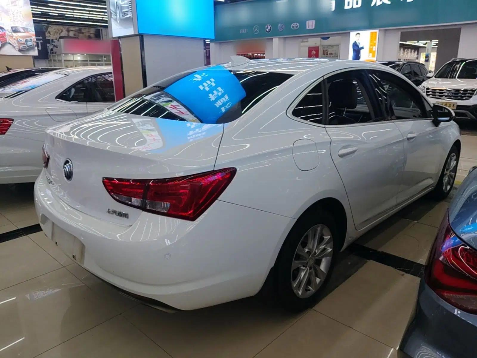 Buick Verano 2018 Sedan 20T Dual-Clutch Elite Model — миниатюра 6