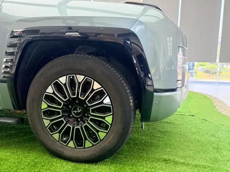 Looking up at the 2023 U8 Luxury Edition — миниатюра 10