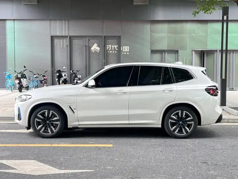 BMW iX3 2022 Leading Edition — миниатюра 4