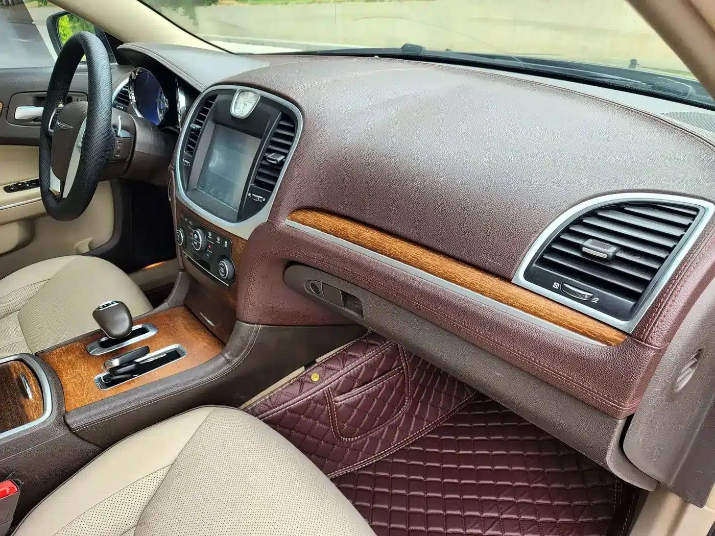 2013 Chrysler 300C Imported Model, 3.6L Premium Edition — миниатюра 14