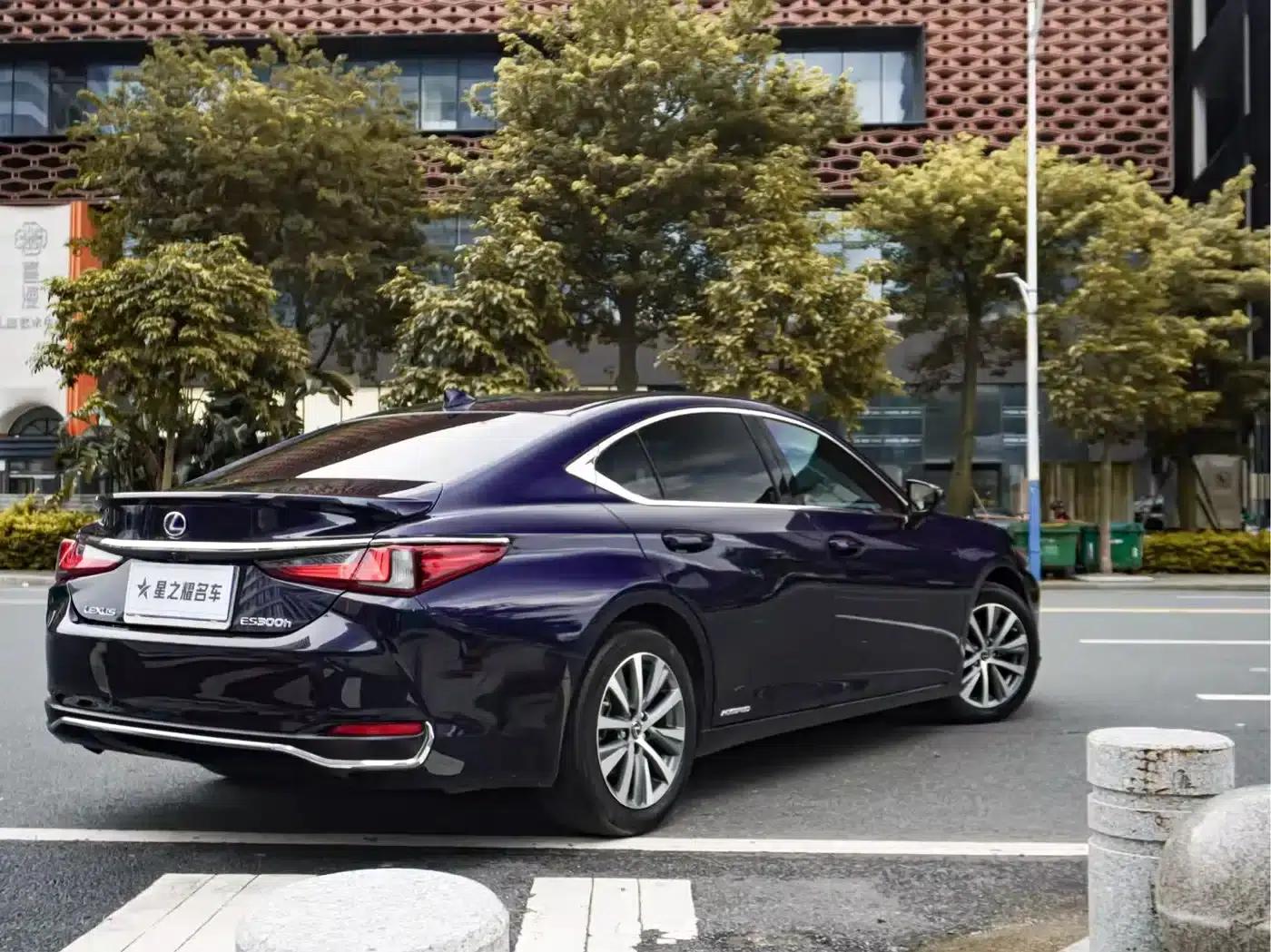 Lexus ES 2020 300h Premium Edition — миниатюра 3