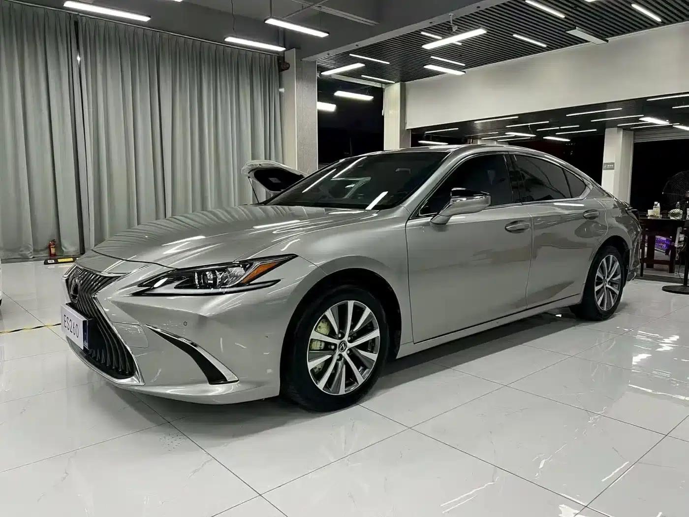 Lexus ES 2018 260 Premium Edition (China V Emission Standard) — миниатюра 1