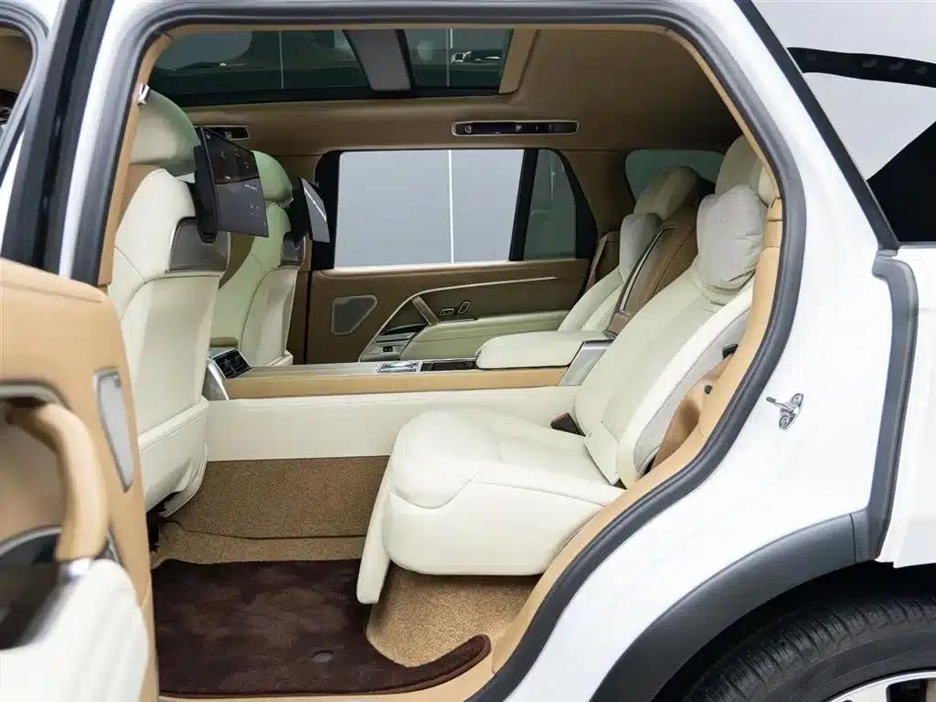 2024 Range Rover 4.4 V8 SV Autobiography Long Wheelbase 4-Seat — миниатюра 11