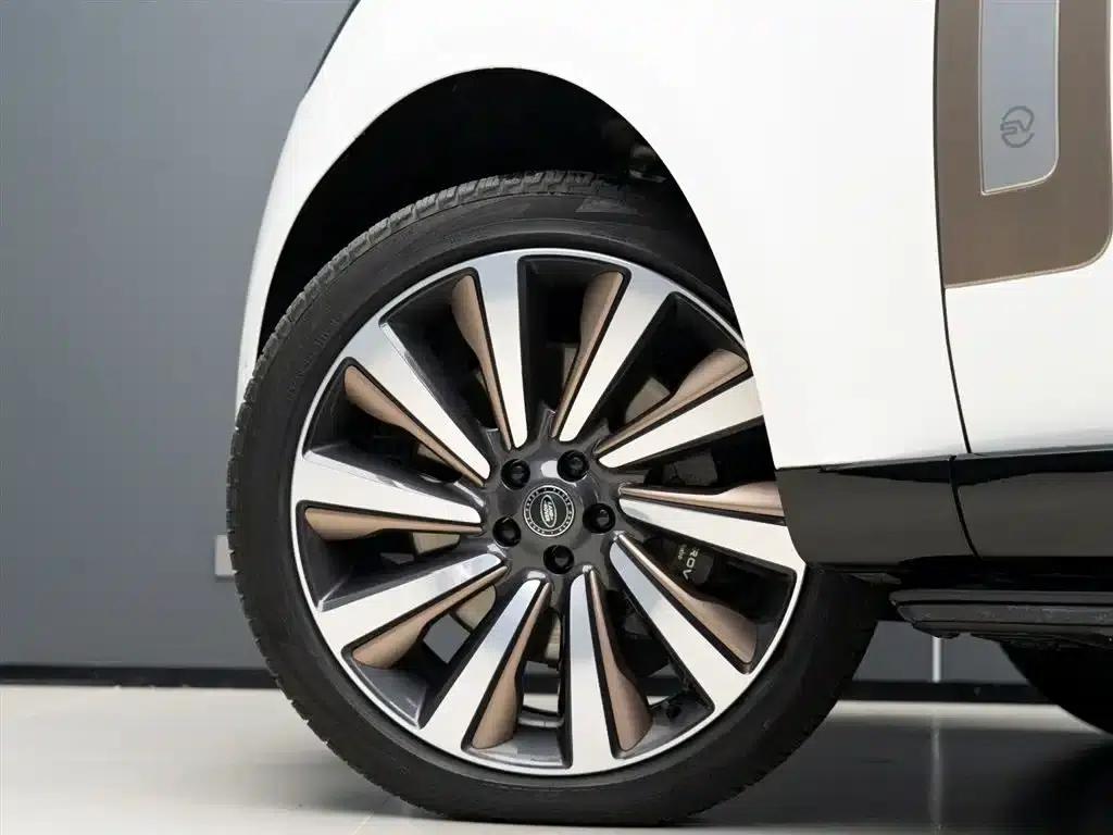 2024 Range Rover 4.4 V8 SV Autobiography Long Wheelbase 4-Seat — миниатюра 6