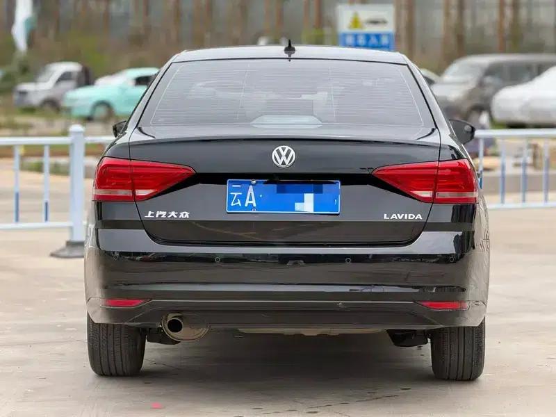 2017 Volkswagen Lavida 1.6L Automatic Fashion Edition — миниатюра 4
