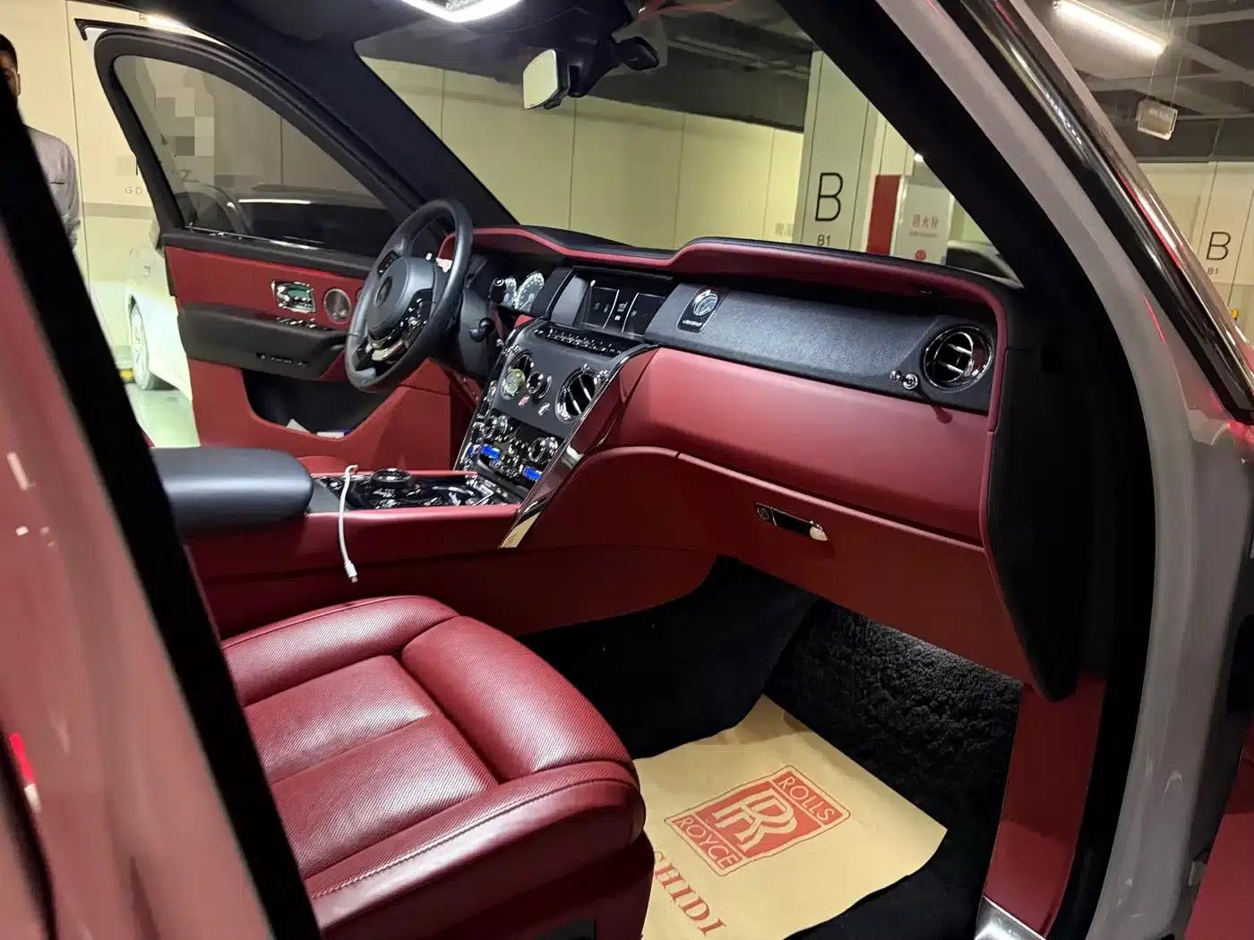 2018 Cullinan, four-seater version — миниатюра 6