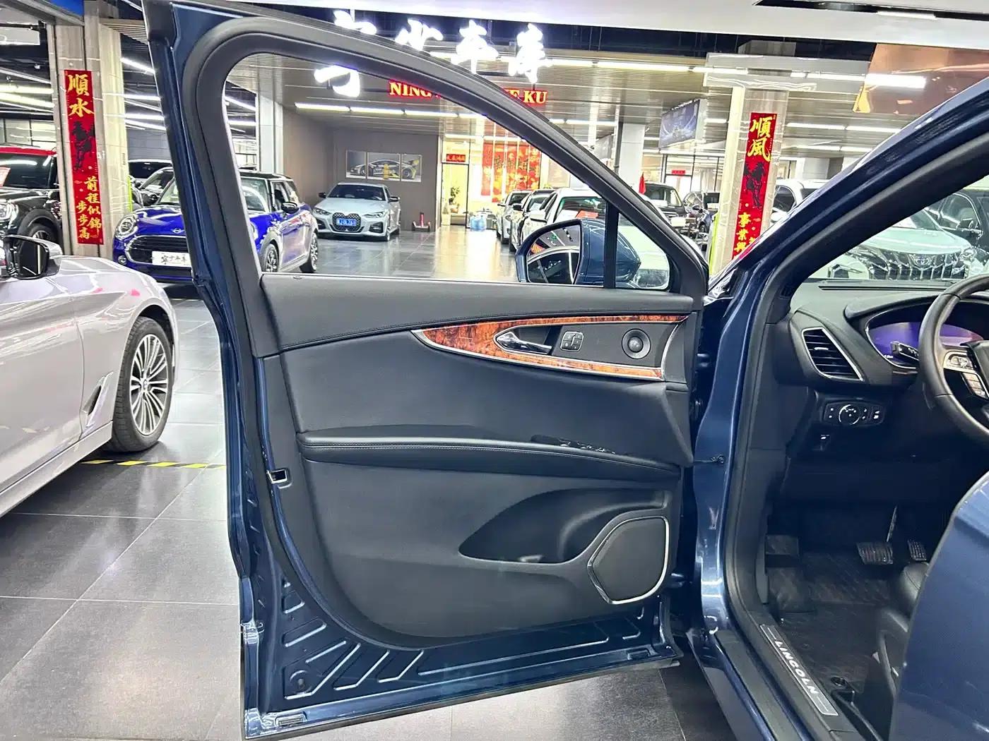 2019 Navigator Imported Model 2.0T 4WD Premium Edition (National V Emission Standard) — миниатюра 7