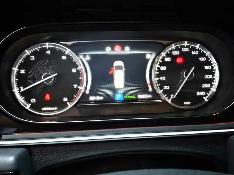 Trumpchi M6 2019 270T Automatic Luxury Edition 7-seater National VI Emission Standard — миниатюра 15