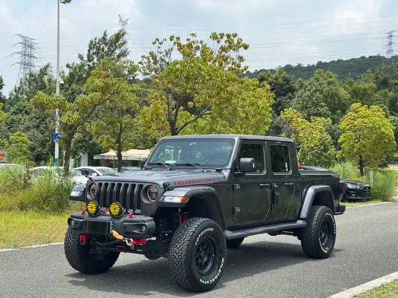 Gladiator 2022 3.6L Automatic 4WD 5-seater Parallel Import — миниатюра 1