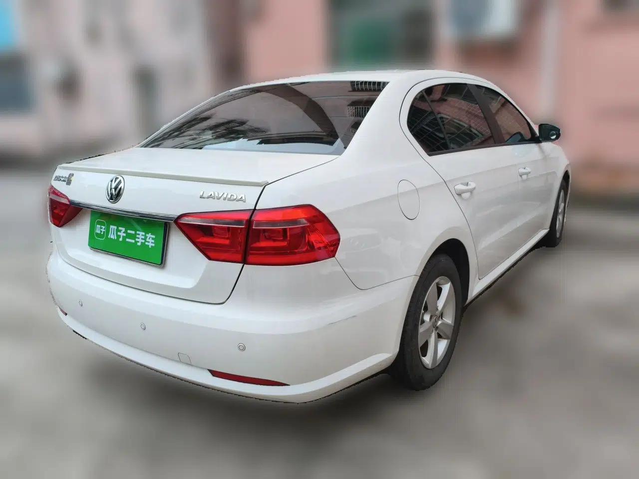 Volkswagen Lavida 2013 Revised Classic 1.6L Automatic Fashion Edition — миниатюра 6