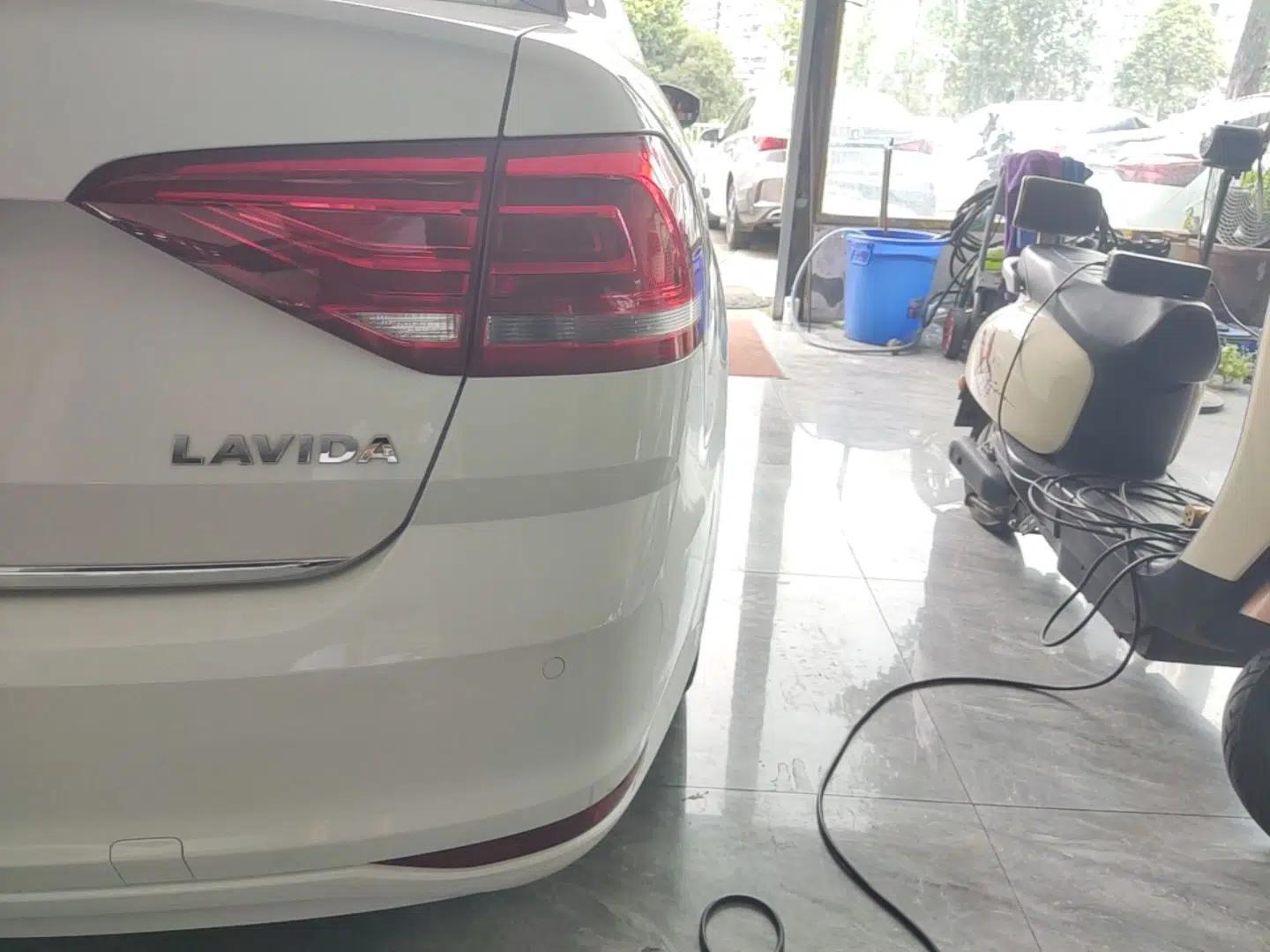 Volkswagen Lavida 2017 1.6L Automatic Comfort Edition — миниатюра 9