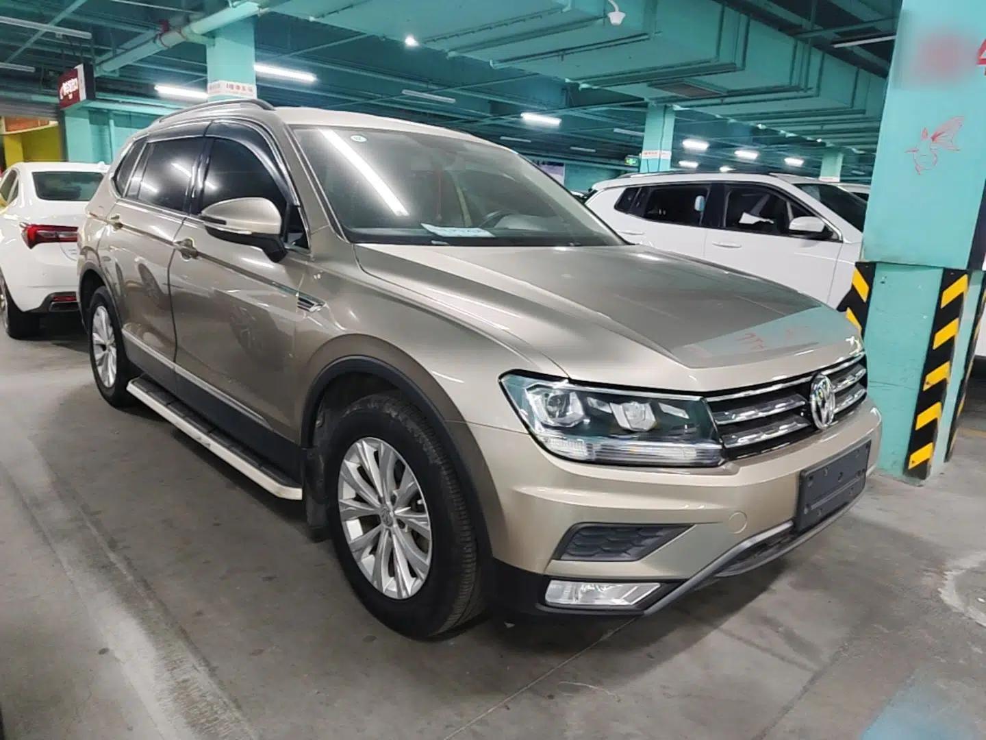 Volkswagen Tiguan L 2017 330TSI Automatic Two-Wheel Drive Luxury Edition — миниатюра 3