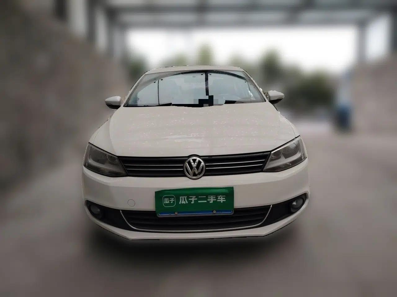 Volkswagen Sagitar 2014 1.6L Manual Comfort Model — миниатюра 2