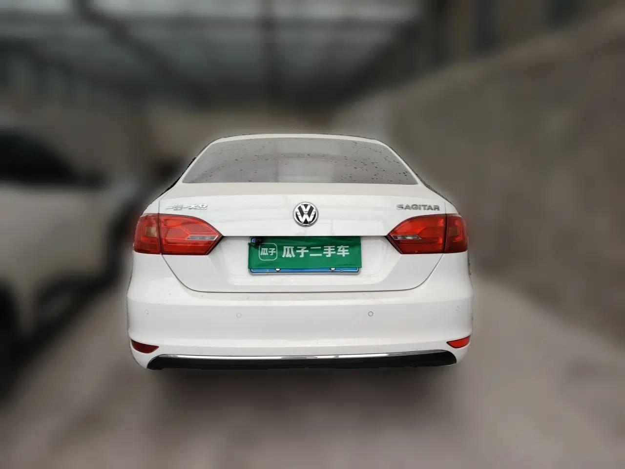 Volkswagen Sagitar 2014 1.6L Manual Comfort Model — миниатюра 5
