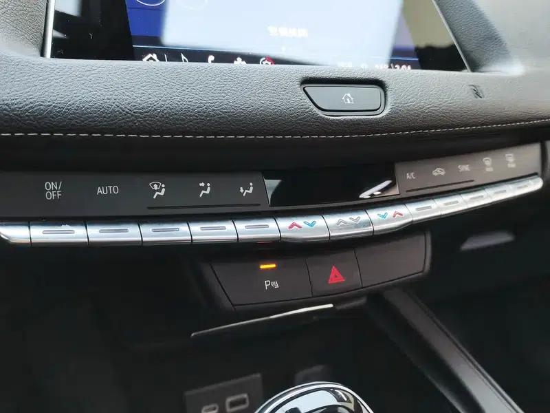 Cadillac XT4 2021 28T Two-Wheel Drive Technology Edition — миниатюра 11