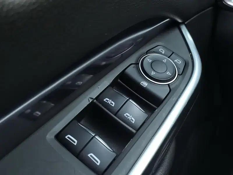 Cadillac XT4 2021 28T Two-Wheel Drive Technology Edition — миниатюра 21