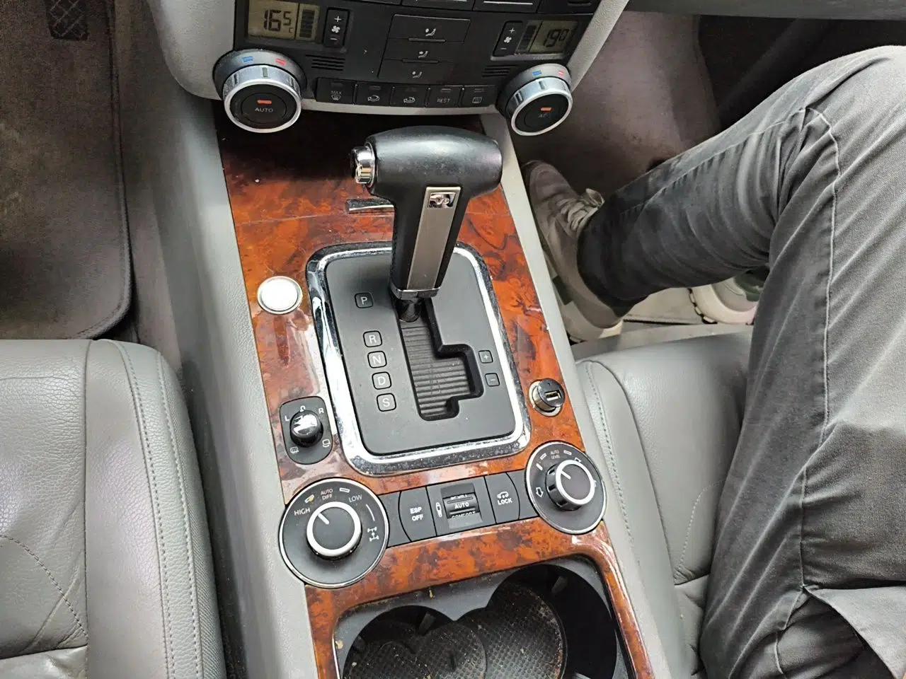 Volkswagen Touareg 2010 3.6 Limited Luxury Edition — миниатюра 14