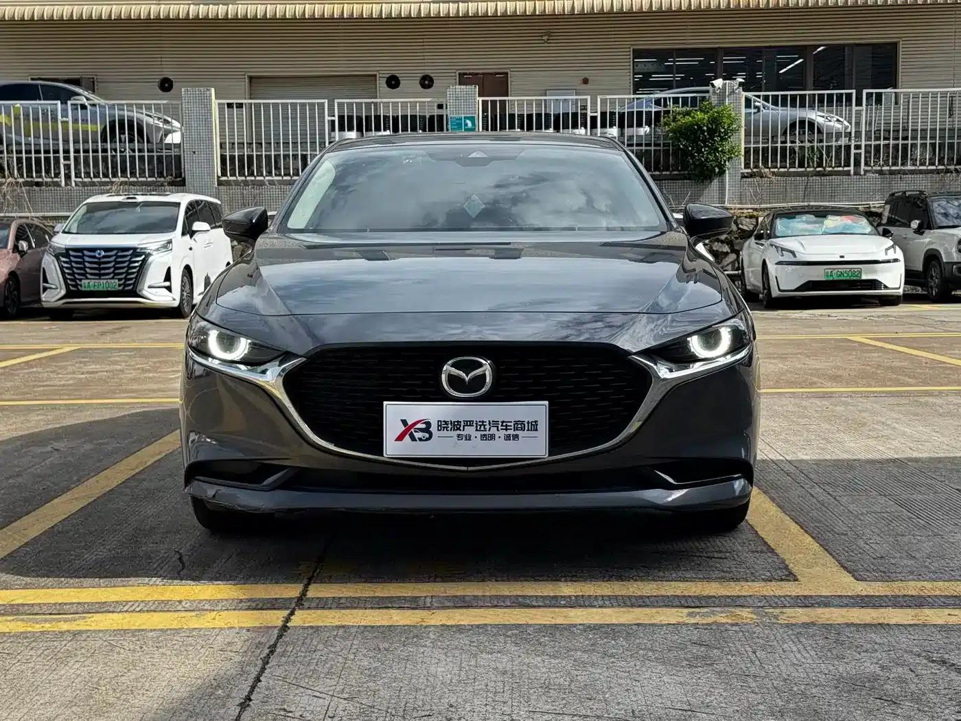 Mazda3 Axela 2022 2.0L Automatic Premium Black Edition — миниатюра 1