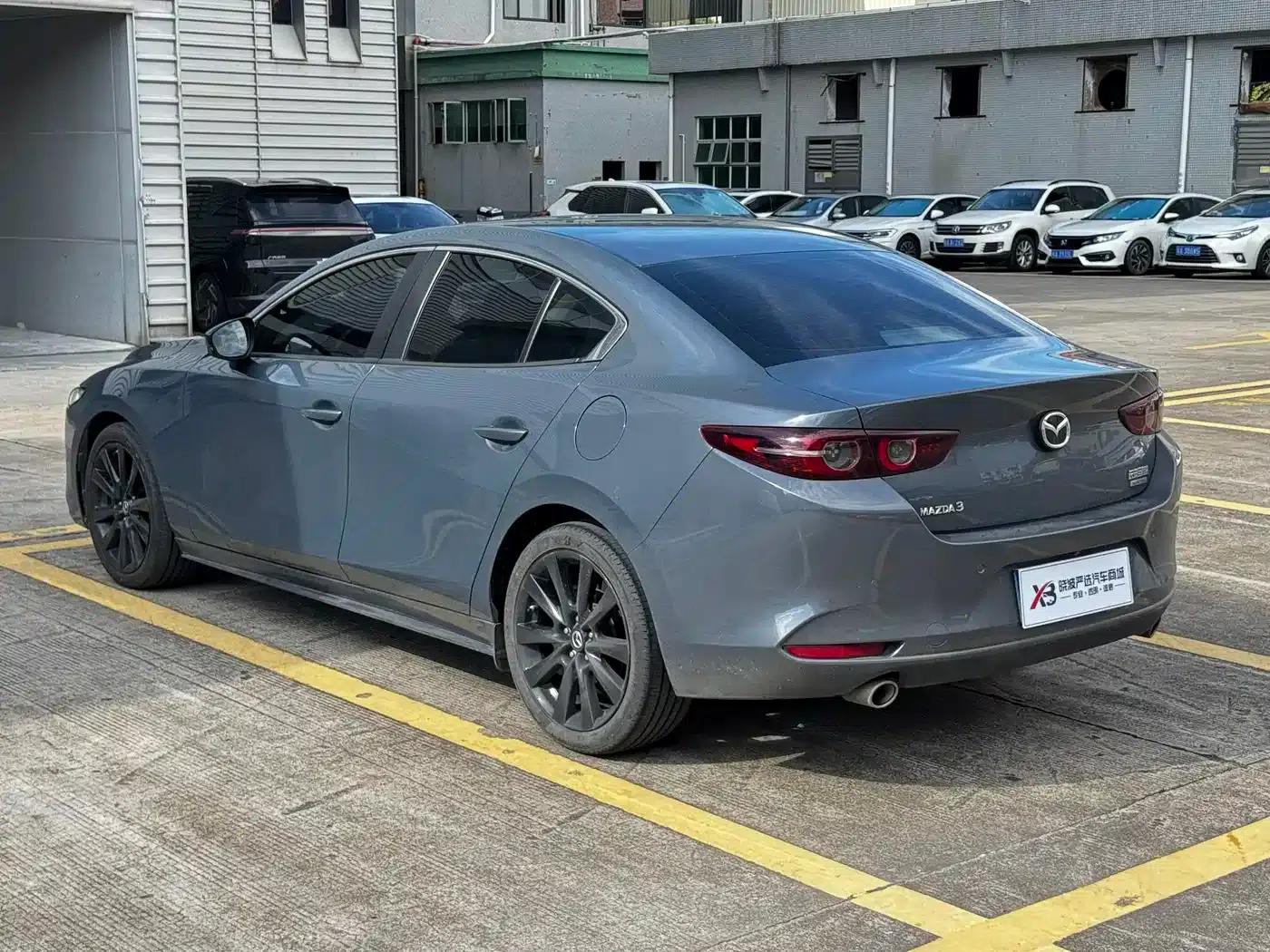 Mazda3 Axela 2022 2.0L Automatic Premium Black Edition — миниатюра 3