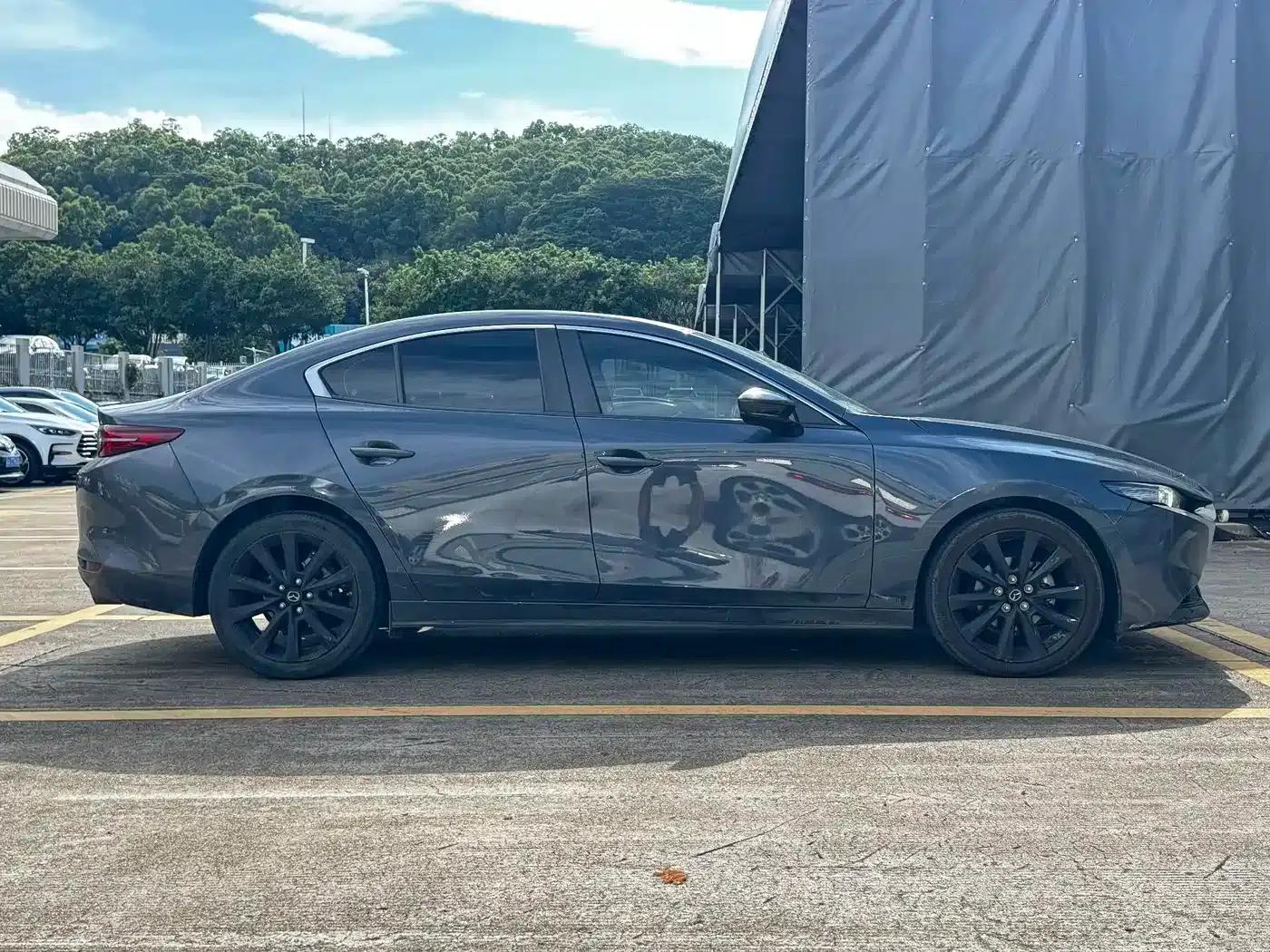 Mazda3 Axela 2022 2.0L Automatic Premium Black Edition — миниатюра 4