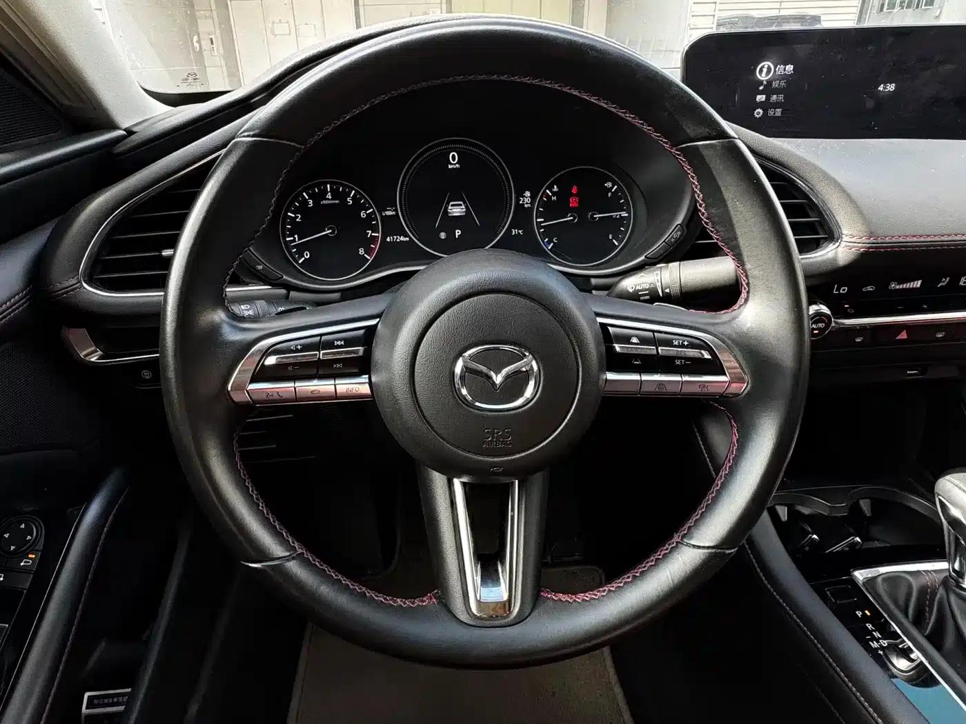 Mazda3 Axela 2022 2.0L Automatic Premium Black Edition — миниатюра 7