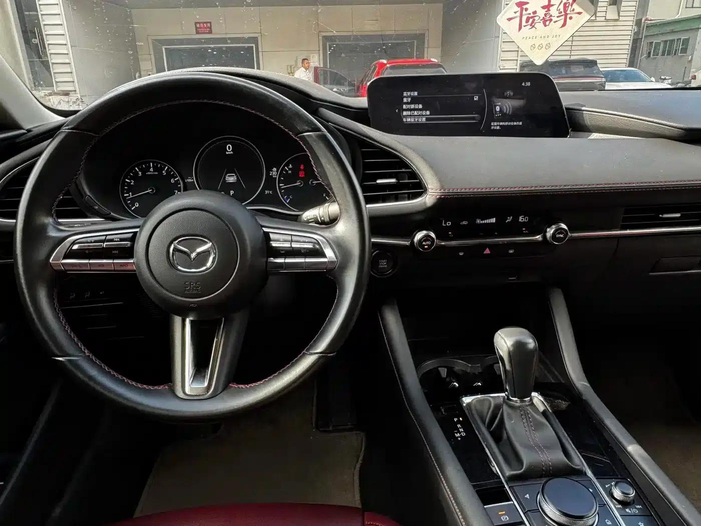 Mazda3 Axela 2022 2.0L Automatic Premium Black Edition — миниатюра 8
