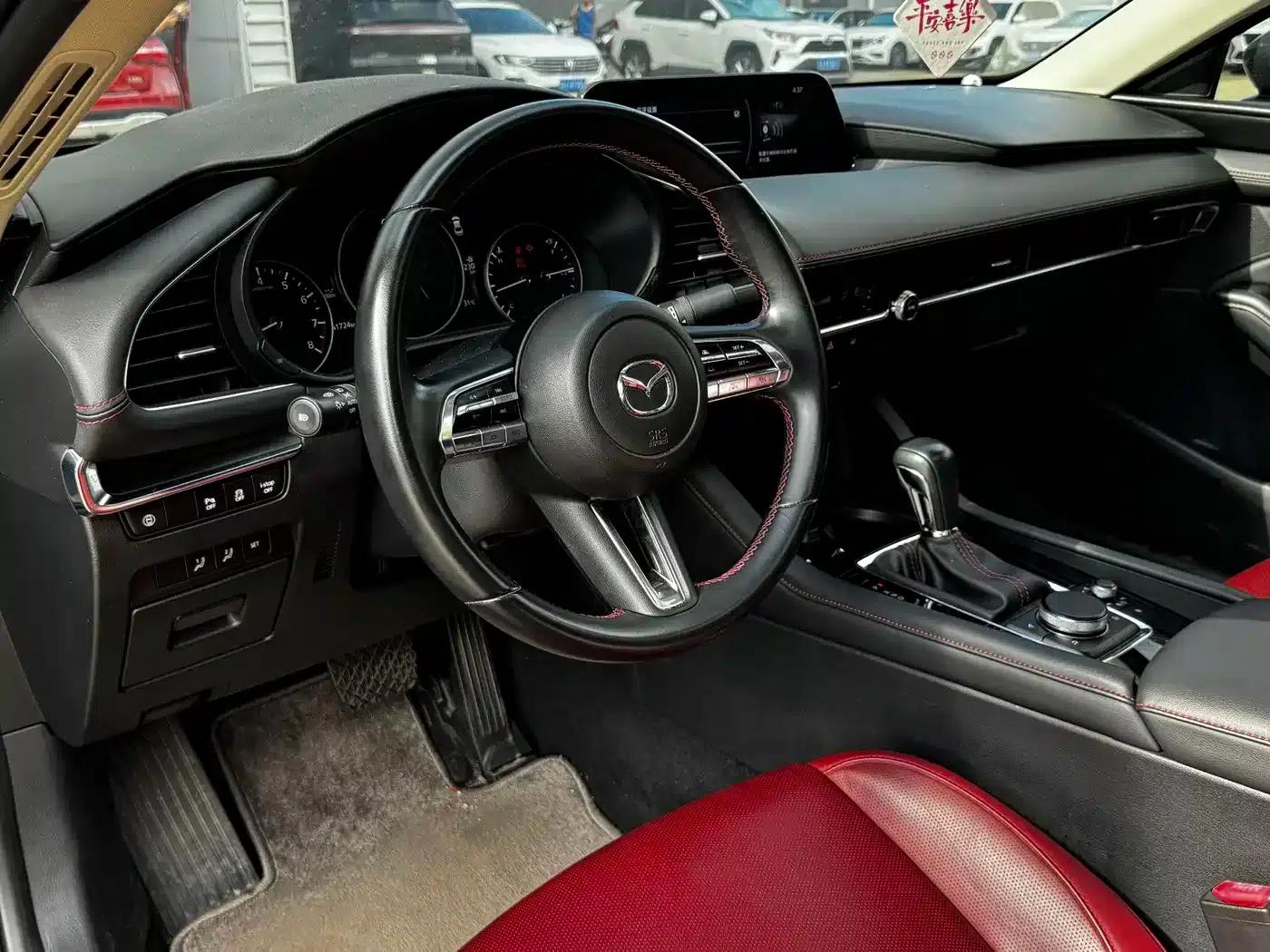 Mazda3 Axela 2022 2.0L Automatic Premium Black Edition — миниатюра 10