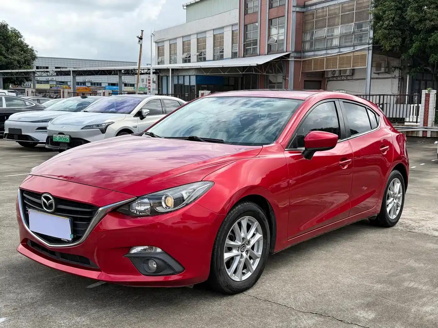Mazda3 Axela 2016 Hatchback 1.5L Automatic Luxury — миниатюра 1