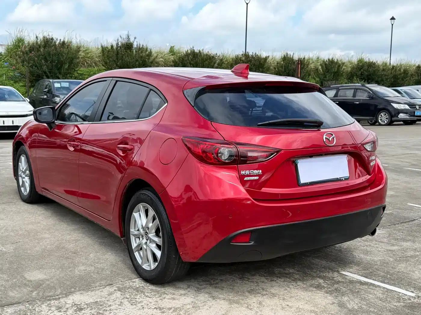 Mazda3 Axela 2016 Hatchback 1.5L Automatic Luxury — миниатюра 12