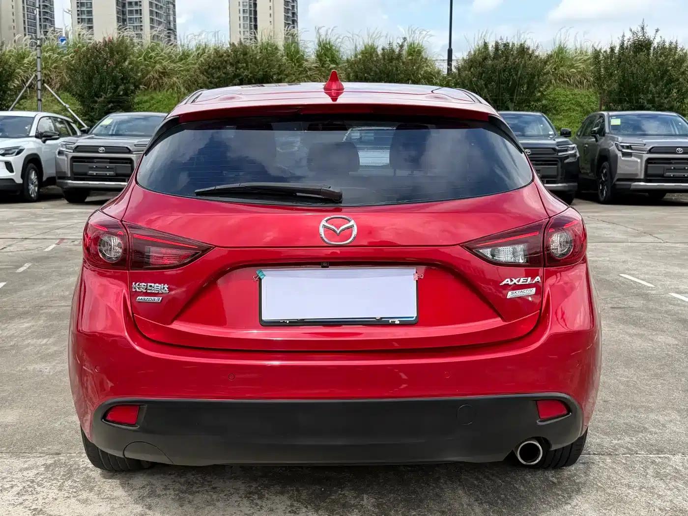 Mazda3 Axela 2016 Hatchback 1.5L Automatic Luxury — миниатюра 13