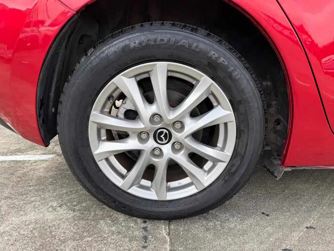 Mazda3 Axela 2016 Hatchback 1.5L Automatic Luxury — миниатюра 17