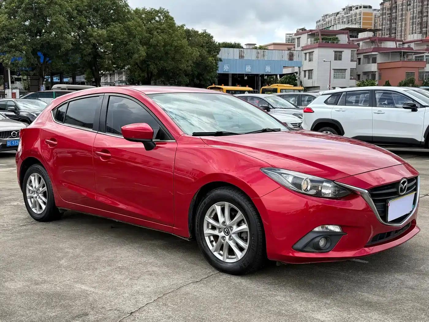 Mazda3 Axela 2016 Hatchback 1.5L Automatic Luxury — миниатюра 3