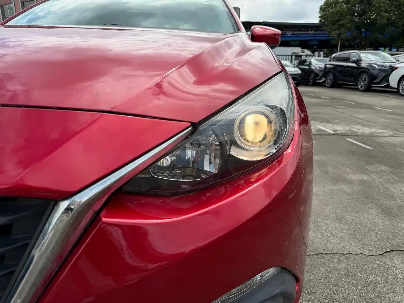 Mazda3 Axela 2016 Hatchback 1.5L Automatic Luxury — миниатюра 4
