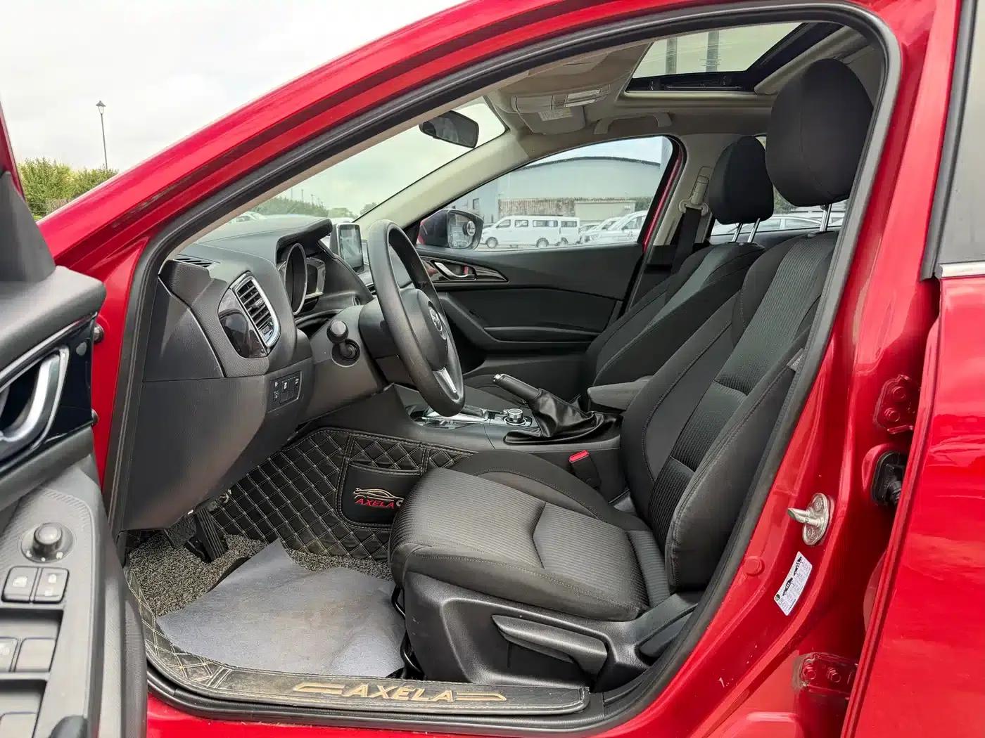 Mazda3 Axela 2016 Hatchback 1.5L Automatic Luxury — миниатюра 6