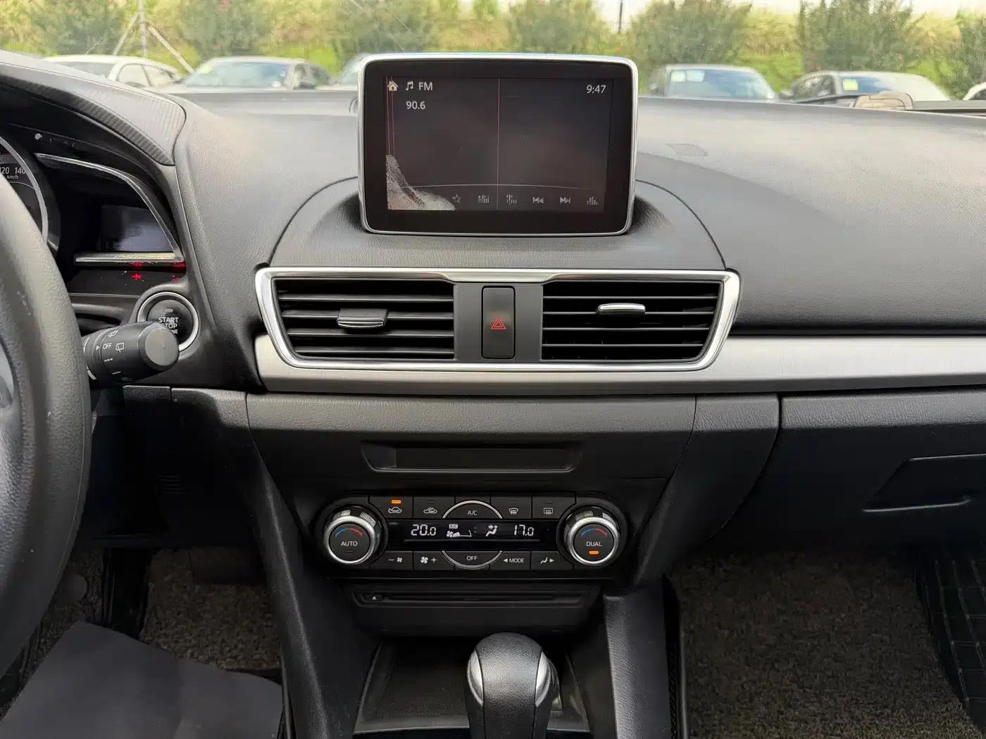 Mazda3 Axela 2016 Hatchback 1.5L Automatic Luxury — миниатюра 10