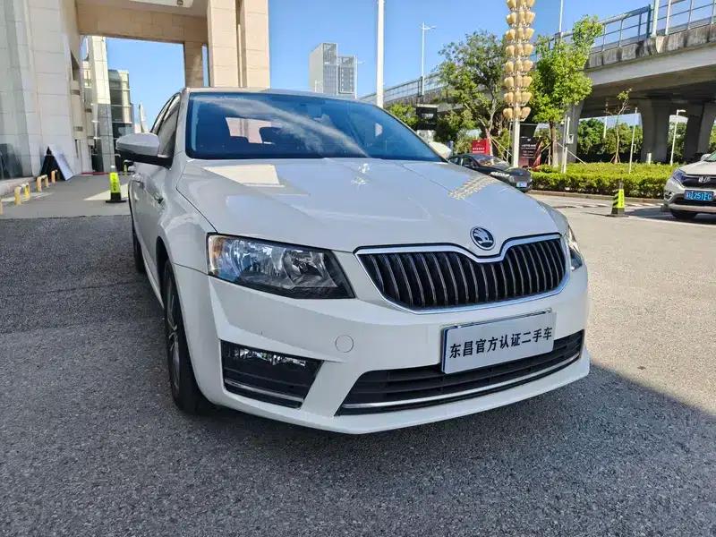 Octavia 2017 1.6L Automatic Comfort Edition — миниатюра 3
