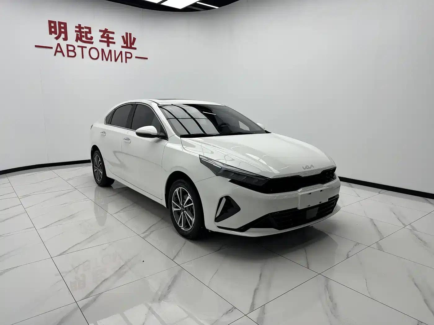 Kia K3 2023 1.5L CVT Luxury Edition — миниатюра 3