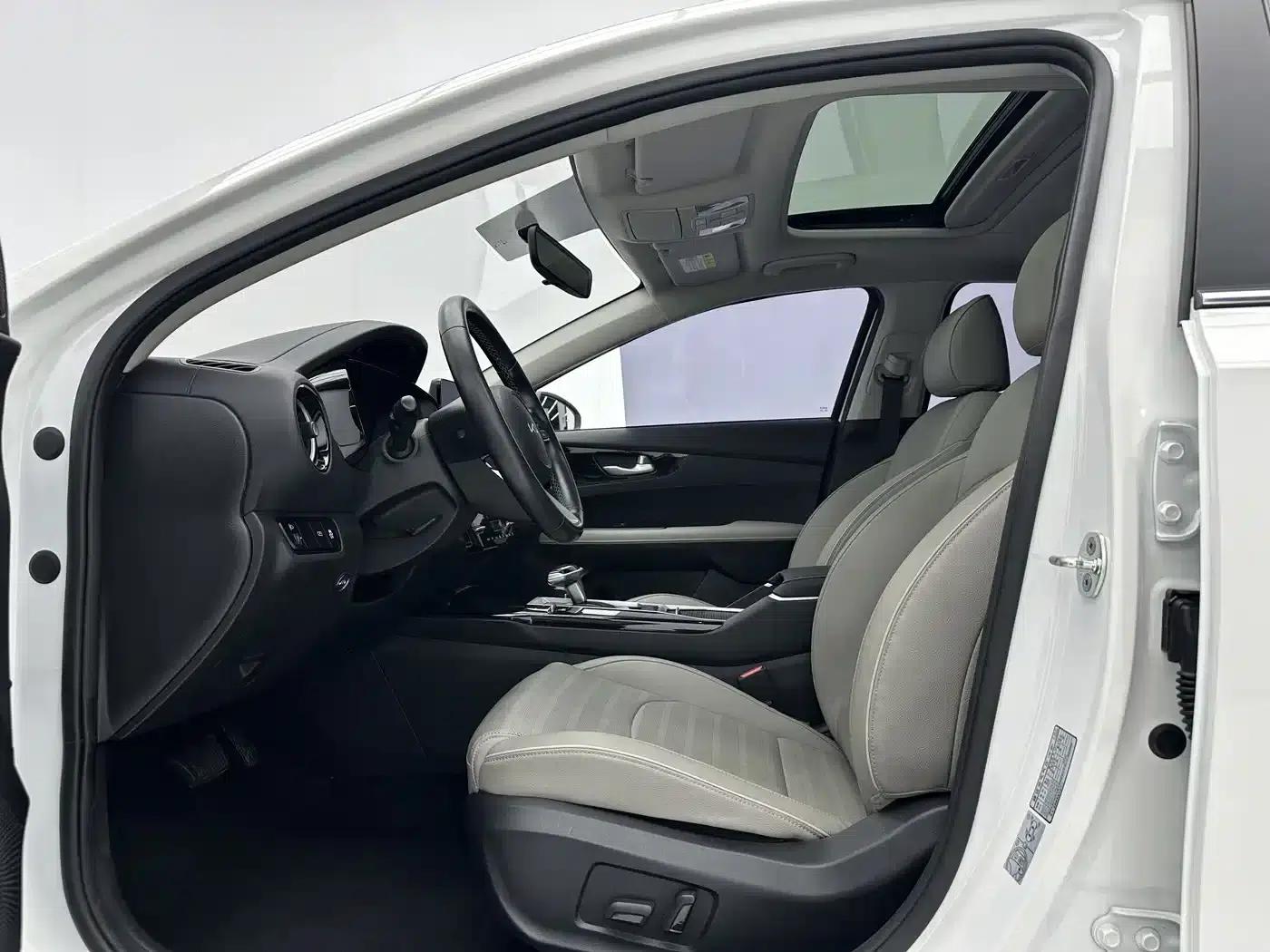 Kia K3 2023 1.5L CVT Luxury Edition — миниатюра 5