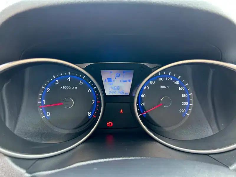 Hyundai ix35 2015 2.0L Automatic 2WD Smart Model (National IV Emission Standard) — миниатюра 11