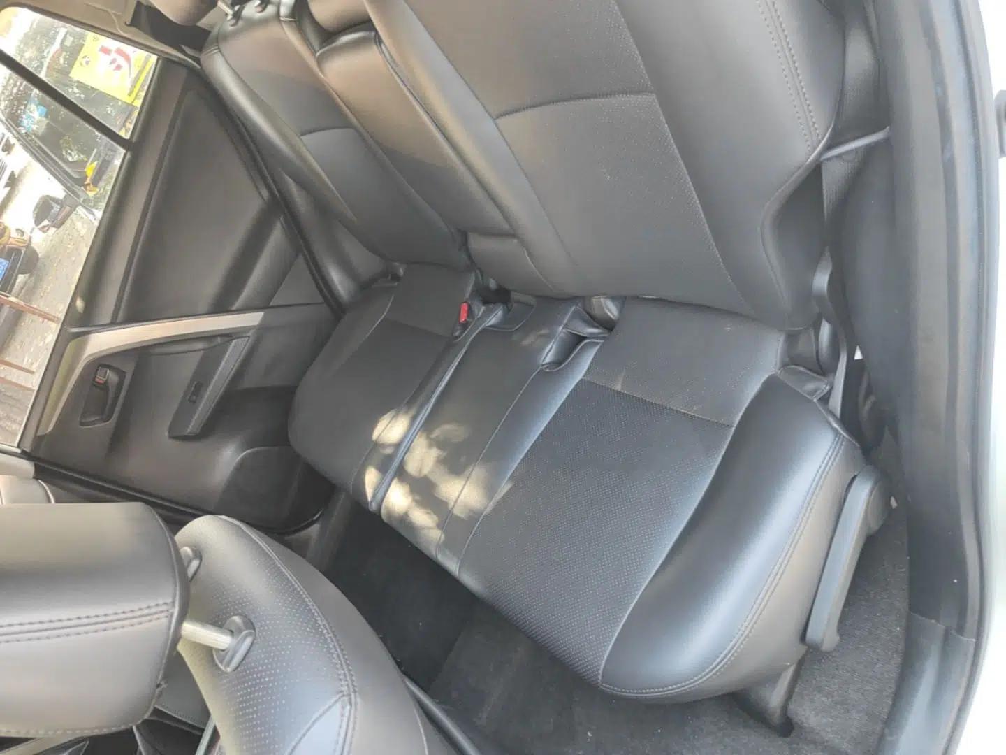 Toyota RAV4 2015 2.0L CVT Two-Wheel Drive Fashion Edition — миниатюра 20