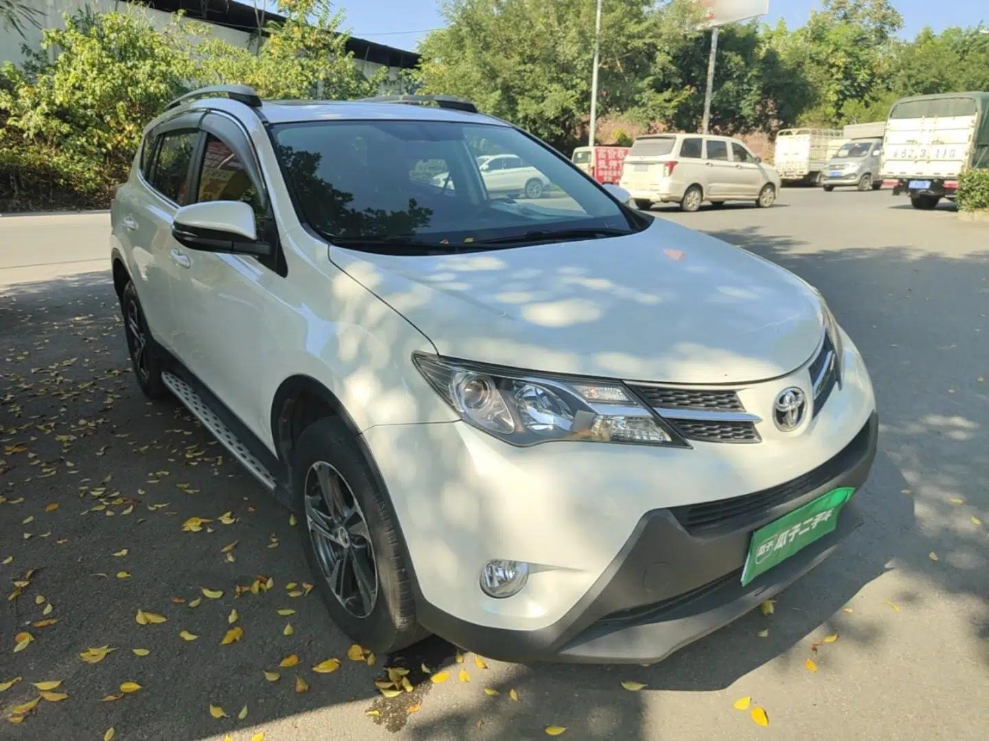 Toyota RAV4 2015 2.0L CVT Two-Wheel Drive Fashion Edition — миниатюра 3