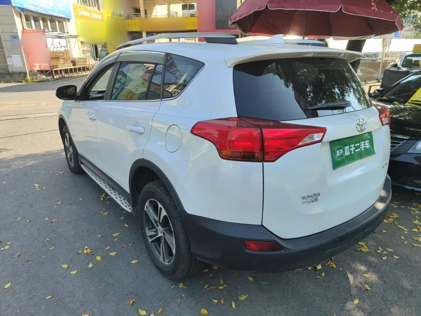Toyota RAV4 2015 2.0L CVT Two-Wheel Drive Fashion Edition — миниатюра 4