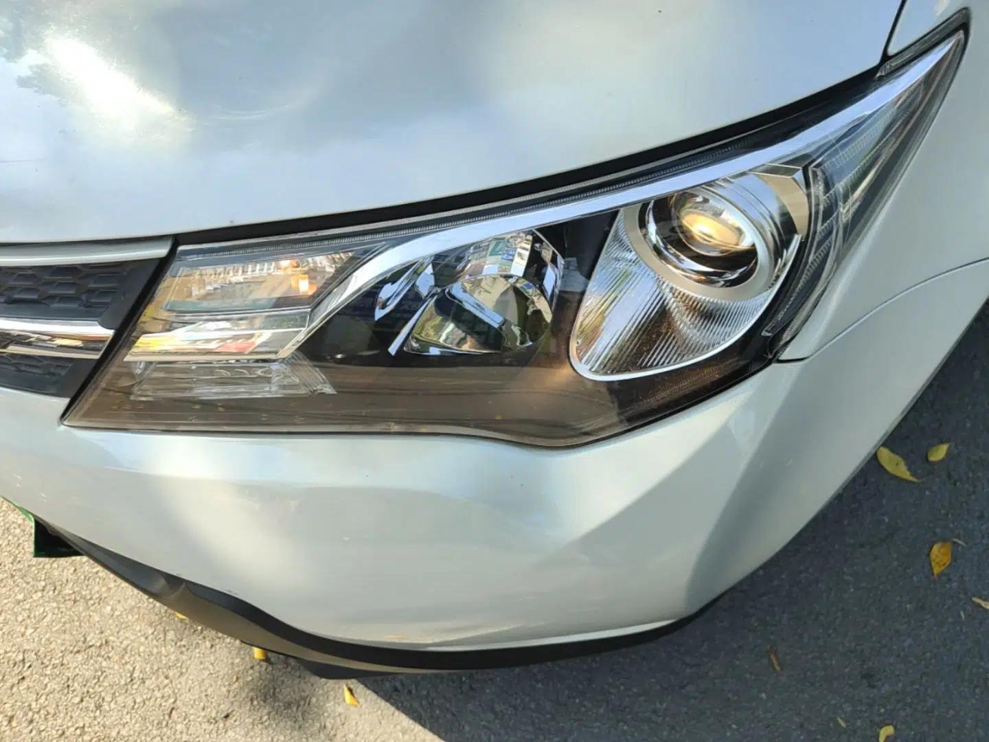 Toyota RAV4 2015 2.0L CVT Two-Wheel Drive Fashion Edition — миниатюра 8