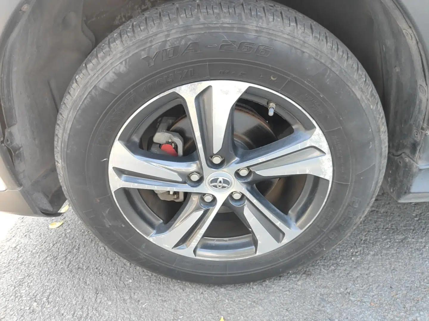 Toyota RAV4 2015 2.0L CVT Two-Wheel Drive Fashion Edition — миниатюра 10